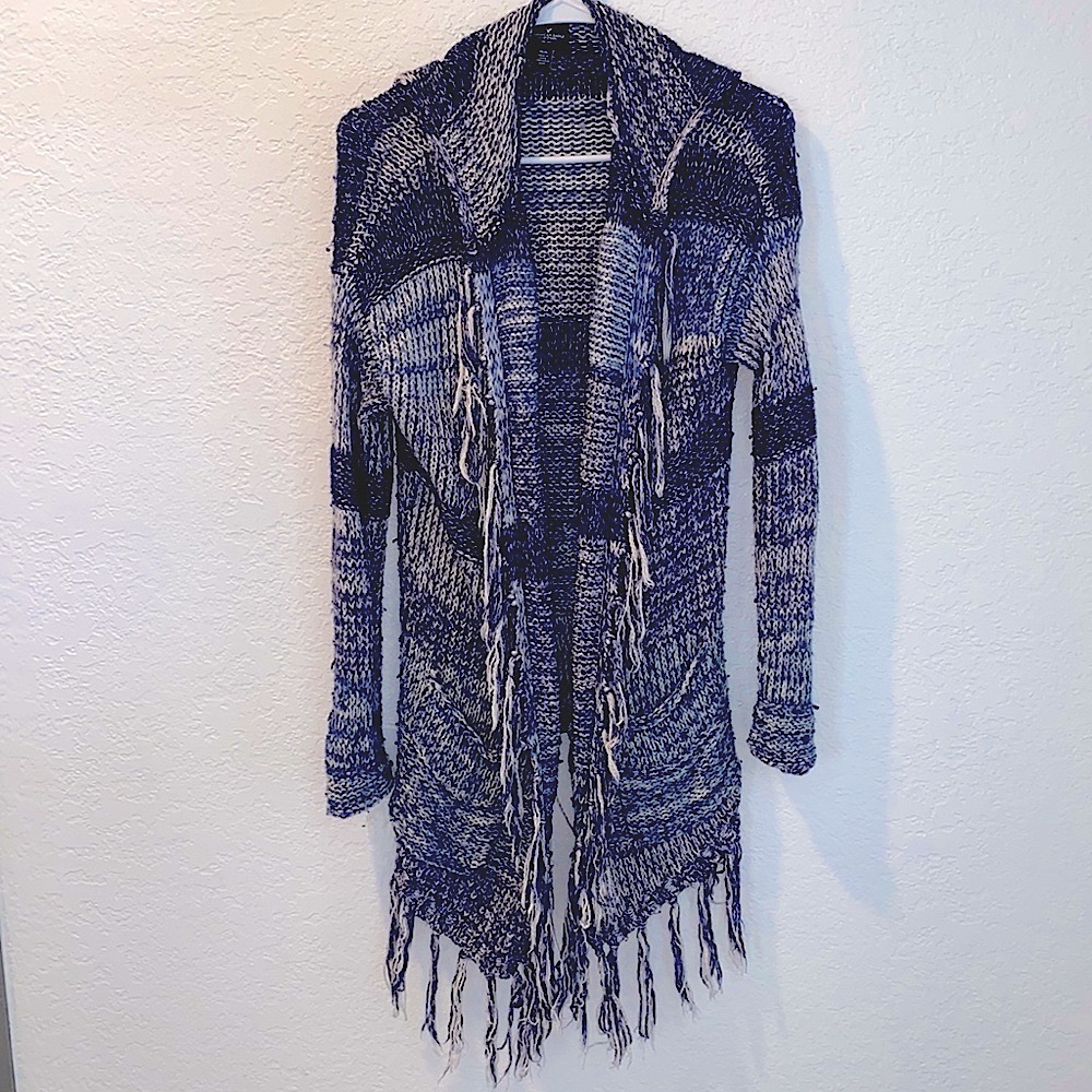 American Eagle Fringe Cardigan. Size Medium. Super cute fits amazing! 💙😊